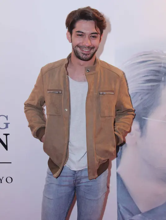 "Menarik dan tertantangnya, saat reading saya dituntut untuk bahasa Hungaria. Untuk beberapa waktu saya diberikan guru bahasa. Selebihnya kepada look, perannya berbeda dari rambut," ujarnya. (Nurwahyunan/Bintang.com)