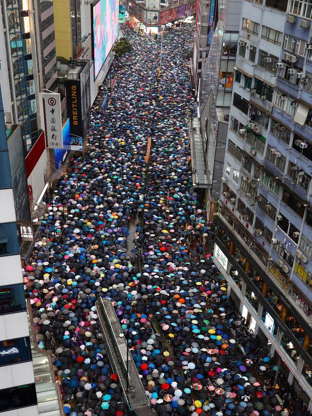 Puluhan Ribu Massa Padati Victoria Park Hong Kong