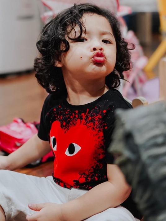 Tak sedikit warganet yang ikutan gemas dengan tingkah Arsya yang lucu.   (Liputan6.com/IG/@arsya.hermansyah)