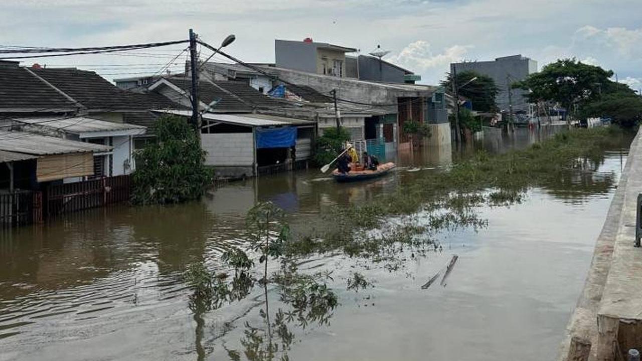 Ribuan Warga di Perumahan Garden City Terendam Banjir Buntut Tanggul Kali Leduk Jebol