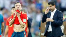 Pemain timnas Spanyol, Jordi Alba bereaksi setelah dikalahkan Rusia pada babak 16 besar Piala Dunia 2018 di Stadion Luzhniki, Minggu (1/7). Rusia memaksa Spanyol pulang lebih awal setelah kalah adu penalti dengan skor 4-3. (AP/Antonio Calanni)
