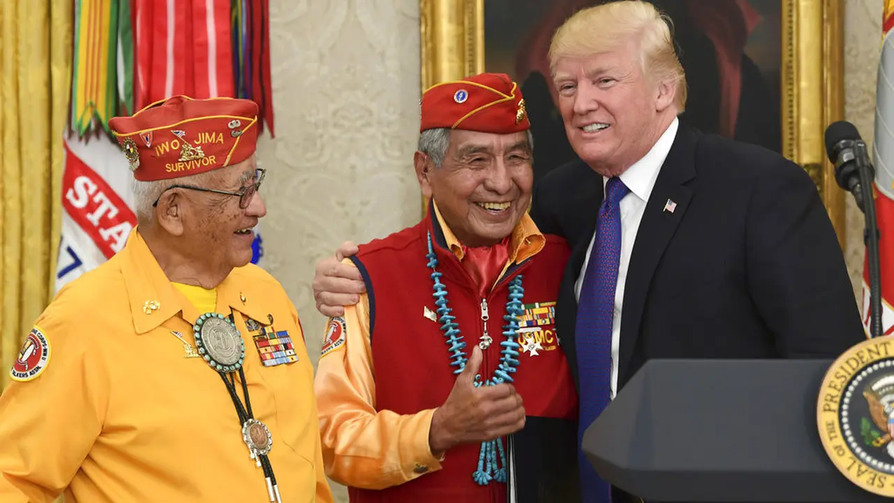 Presiden Amerika Serikat, Donald Trump, mengundang para veteran Perang Dunia II asal Suku Navajo di Gedung Putih (Susan Walsh/AP)