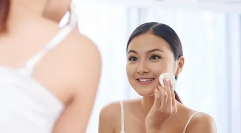 Panduan Layering Skincare di Malam Hari, Wujudkan Wajah Glowing Setiap Pagi