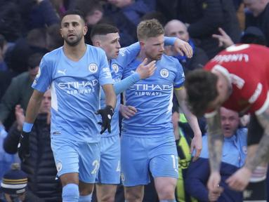 Manchester City baru saja memenangi Derby Manchester terbaru atas sang tetangga Manchester United (6/3/2022) dengan skor telak 4-1. Ini merupakan kemenangan terbesar kelima bagi The Citizens di Liga Inggris atas MU pada abad ke-21. Berikut uraian lengkapnya. (AP/Jon Super)