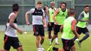 Mantan Kapten Liverpool dan Timnas Inggris, Steven Gerrard, mengikuti sesi latihan perdana LA Galaxy di Carson, California, AS. Rabu (8/7/2015) pagi WIB. (AFP PHOTO/Frederic J. Brown)