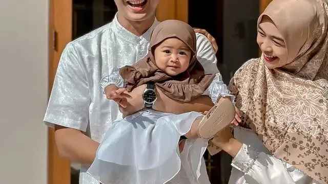 Inspirasi gamis lebaran anak 2025 (credit: instagram/riaricis1795)