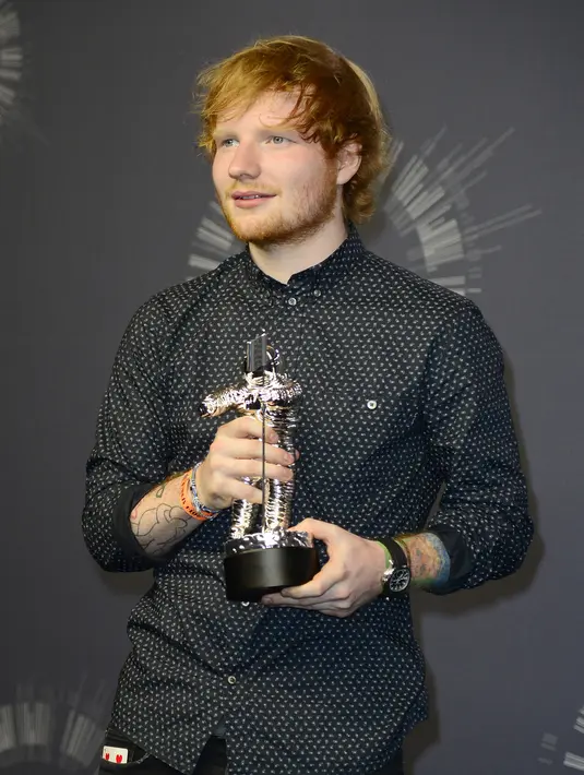 Penyayi yang pernah berduet dengan Christina Perri ini juga akan membantu untuk maju dan berkembang melalui toko amal yang akan menarik para generasi muda. (Bintang/EPA)