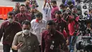Wakil Gubernur DKI Jakarta Ahmad Riza Patria memenuhi panggilan pemeriksaan kepolisian di Polda Metro Jaya, Senin (23/11/2020). Riza Patria diperiksa Ditreskrimum Polda Metro Jaya untuk memberikan klarifikasi terkait kerumunan massa di Petamburan beberapa waktu lalu. (Liputan6.com/Herman Zakharia)