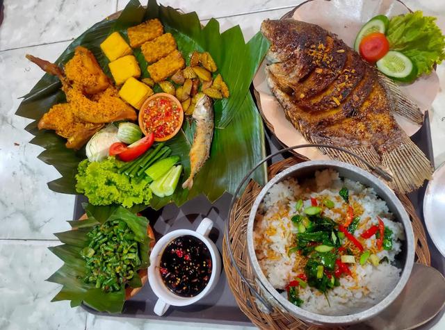 5. Curug Sampireun Resto & Wedding