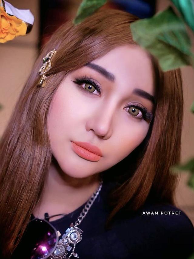 Gaya Lucinta Luna Pemotretan Bertema Barbie (sumber: instagram/lucintaluna)