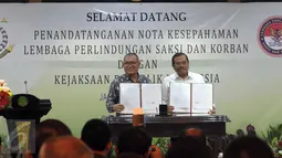 Kejaksaan Agung dan LPSK memperpanjang nota kesepahaman atau MoU, di Jakarta, Selasa (19/4). MoU tersebut juga mengatur tentang perlindungan kepada pelapor dan juga pelaku yang bekerjasama. (Liputan6.com/Helmi Afandi)