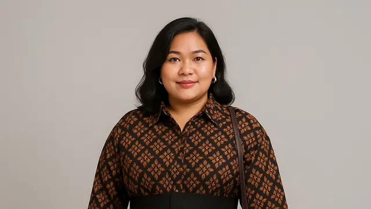 7 Model Baju Batik Wanita Gemuk agar Terlihat Ramping, Rahasia Siluet Elegan tanpa Diet Ketat