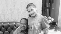 Prilly Latuconsina sedih, kakeknya meninggal dunia saat ia belum menikah dan meraih gelar S2. (Foto: Dok. Instagram @prillylatuconsina96)
