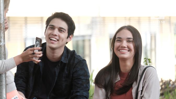 kain kafan hitam, debut maxime bouttier sebagai sutradara