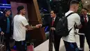 Para pemain Argentina datang dengan kaus putih dan membawa koper. (FOTO: instagram.com/erickthohir/)