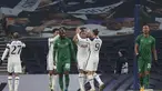 Penyerang Tottenham Hotspur, Carlos Vinicius (tengah) berselebrasi dengan rekan setimnya usai mencetak gol ke gawang Ludogorets Razgrad pada pertandingan Grup J Liga Europa di stadion Tottenham Hotspur, London, Inggris, Kamis (26/11/2020). Tottenham menang atas Ludogorets 4-0. (AP Photo/Ian Kington)