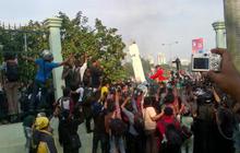 Pagar DPR roboh, demonstran tak perlu galang koin