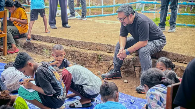Direktur Jenderal Informasi dan Komunikasi Publik (Dirjen IKP) Kemkomdigi, Prabunindya Revta Revolusi, meninjau langsung area terdampak erupsi Gunung Lewotobi Laki-Laki di Flores Timur, Minggu (17/11/2024).