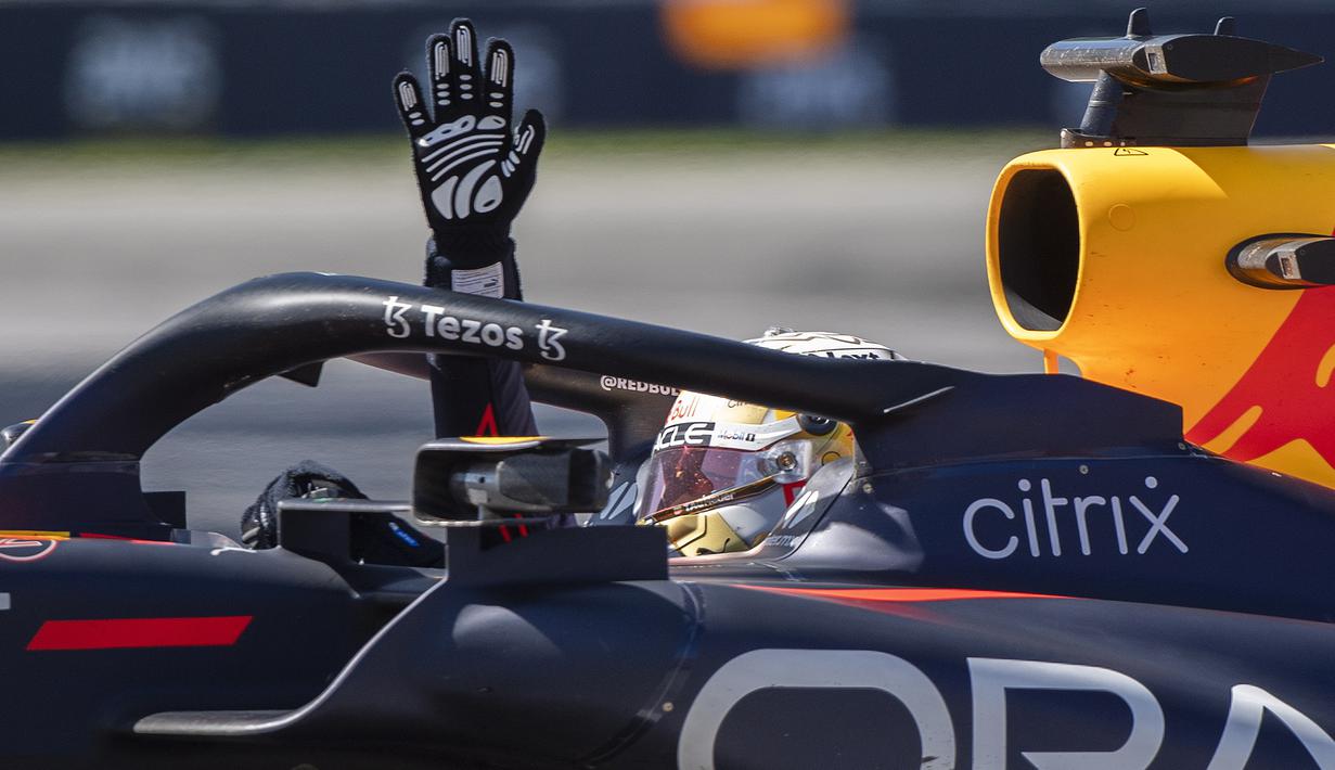 Max Verstappen sebagai pimpinan sementara klasemen musim ini, tampil superior dalam balapan yang merupakan seri ke-9 di musim 2022. Ia menjadi yang tercepat dalam balapan yang berlangsung dalam 70 lap dengan waktu 1 jam 36 menit dan 21,757 detik. (Canadian Express via AP/Graham Hughes)