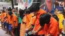 Tersangka dihadirkan saat rilis sejumlah kasus peredaran narkoba selama  pelaksanaan Operasi Nila Jaya 2019 di Direktorat Reserse Narkoba Polda Metro Jaya, Kamis (10/10/2019). Dua pekan pelaksanaan Operasi Nila Jaya 2019, polisi menangkap sebanyak 410 tersangka. (Liputan6.com/Herman Zakharia)