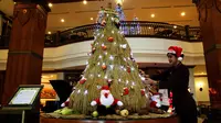 Pohon Natal unik terbuat dari padi dan palawija di Kota Solo, Jawa Tengah. (Liputan6.com/Fajar Abrori)