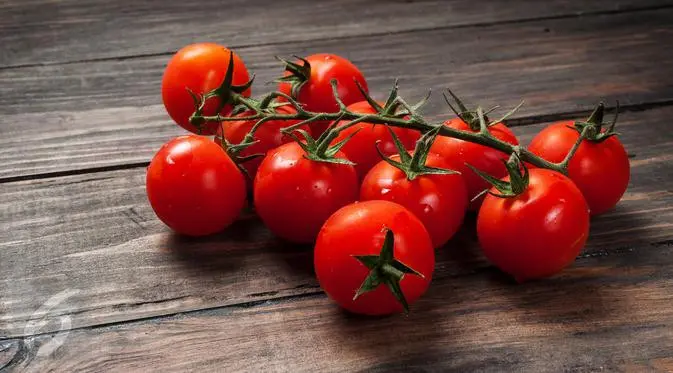 Berikut manfaat tomat untuk kecantikan kulit dan cara mengolahnya di rumah dengan sederhana. (Foto: iStockphoto)