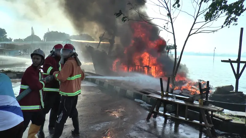 Kapal terbakar