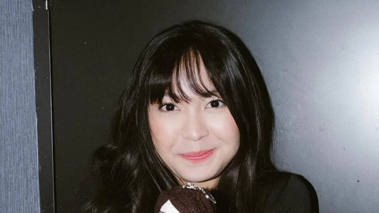 Potret Cantik Bernadya dengan Rambut Berponi, Kembalikan Bang Era yang Bikin Terlihat Imut