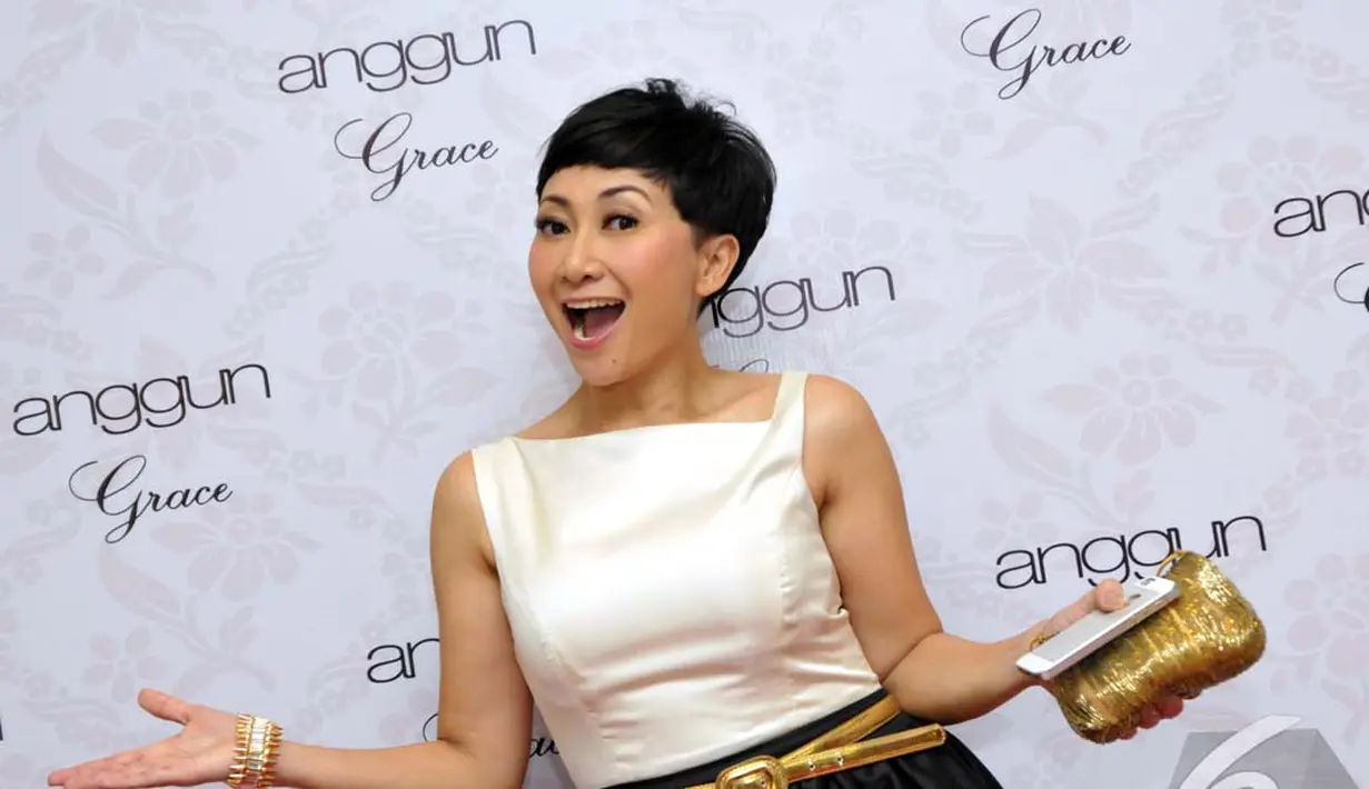 Namun dengan gaya bicaranya yang ceplas-ceplos, Ibu dua anak inipun akhirnya mengucap terimakasih karena dari gossip ini ia merasa ngetop lagi, Jakarta, Kamis (26/6/2014) (Liputan6.com/Panji Diksana)
