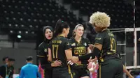 Pemain Gresik Petrokimia Pupuk Indonesia melakukan selebrasi dalam laga melawan Jakarta Livin' Mandiri dalam lanjutan PLN Mobile Proliga 2025 di GOR Terpadu A. Yani Pontianak, Sabtu (15/2/2025). (Dok. PBVSI)