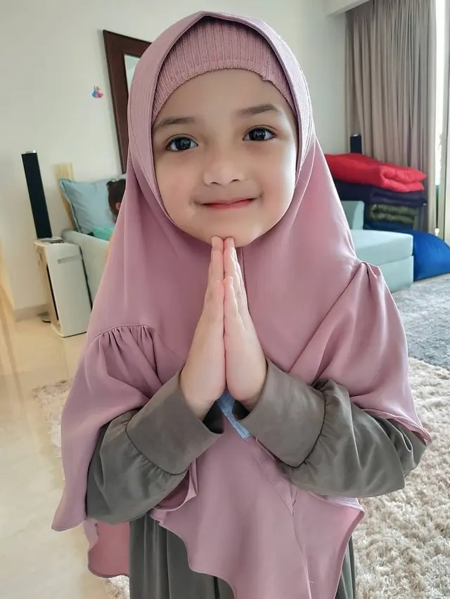 Masih Kecil, Ini 5 Anak Artis yang Menggemaskan Menggunakan Hijab