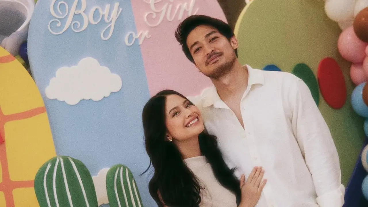 Hanggini Saat Gender Reveal Bertema Toy Story bersama sang suami. [@hanggini]