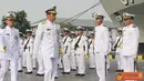 Citizen6, Jakarta: Kepala Staf Kaskolinlamil Laksamana Pertama TNI I.N.G.N Ary Atmaja, selaku Inspektur upacara, tengah memeriksa pasukan upacara di Lapangan Apel Mako kolinlamil, Tanjung Priok, Jakarta, Senin (10/9). (Pengirim: Dispenkolinlamil)