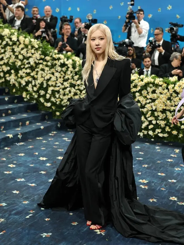 Parade Siluet Blazer di Met Gala 2025, dari Zendaya, Lisa BLACKPINK hingga Sabrina Carpenter