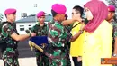 Citizen6, Cilandak: Komandan Brigade-2 Marinir Kolonel Marinir Suhartono membuka secara resmi Pelatihan Bina Mental dan Disiplin KKN mahasiswa mahasiswi Universitas Indonesia (UI) di Bhumi Marinir Cilandak, Jakarta Selatan, Selasa (12/6). (Pengirim: Marin