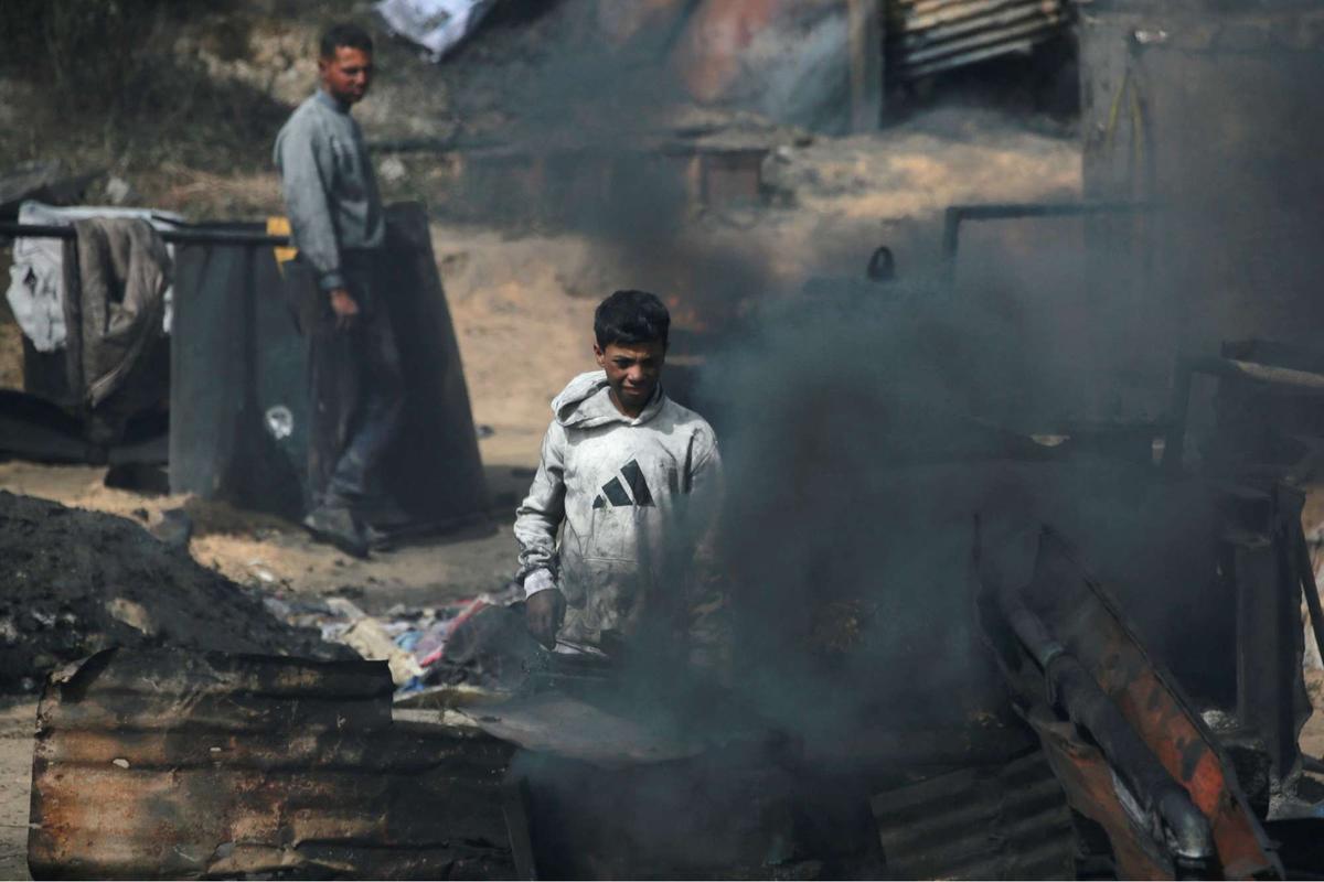 Warga Jalur Gaza Ubah Sampah Plastik Jadi Bahan Bakar
