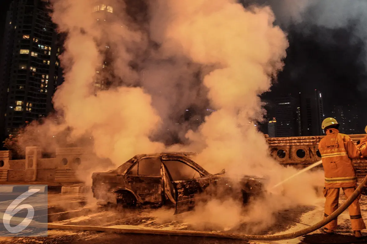 Mobil Terbakar