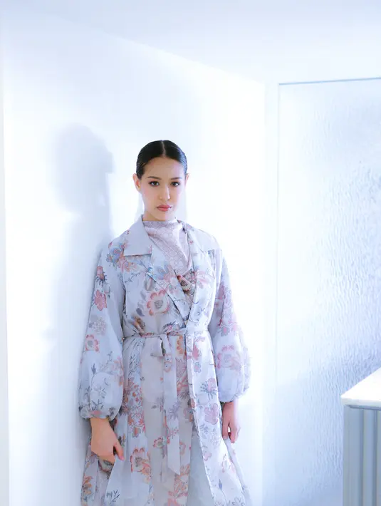 Attire: Benang Jarum, Makeup: Laura Mercier, Hair: Shisheido Professional, Model: Eva from Studio47, Lokasi: Plaza Indonesia.