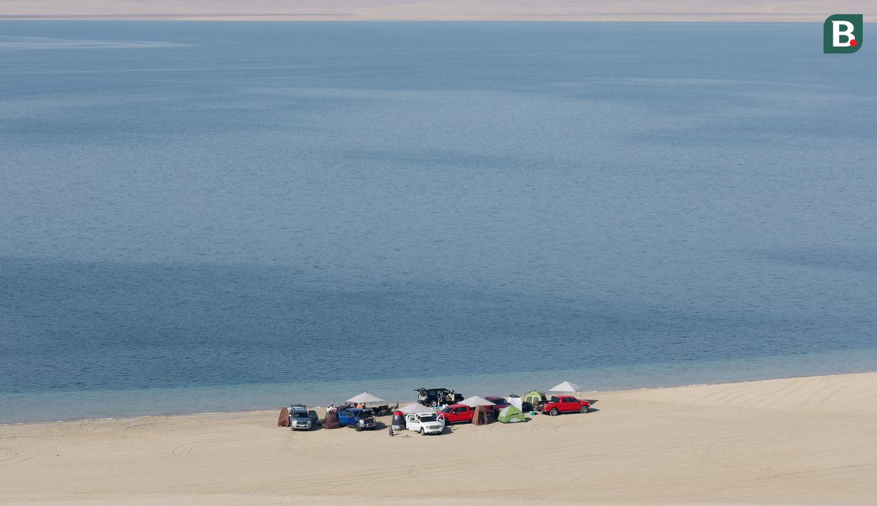 Yang menjadi keunikan tersendiri dari tempat ini adalah bagaimana gurun dan laut bertemu langsung. Tempat ini pun merupakan cagar alam yang telah diakui oleh UNESCO. (Bola.com/Ade Yusuf Satria)