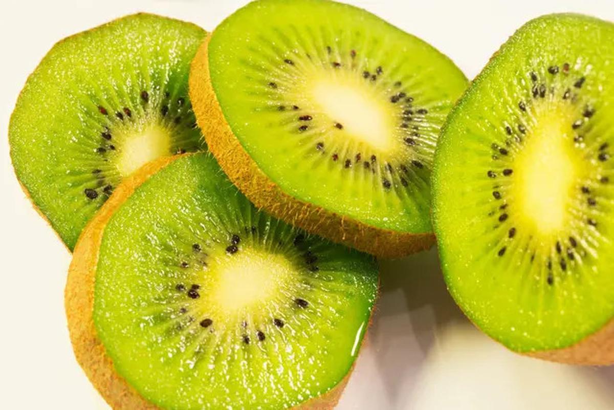 8 Buah dengan Kandungan Kalsium Tertinggi untuk Tulang dan Gigi yang Kuat
