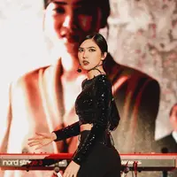 Isyana Sarasvati (Instagram @isyanasarasvati)