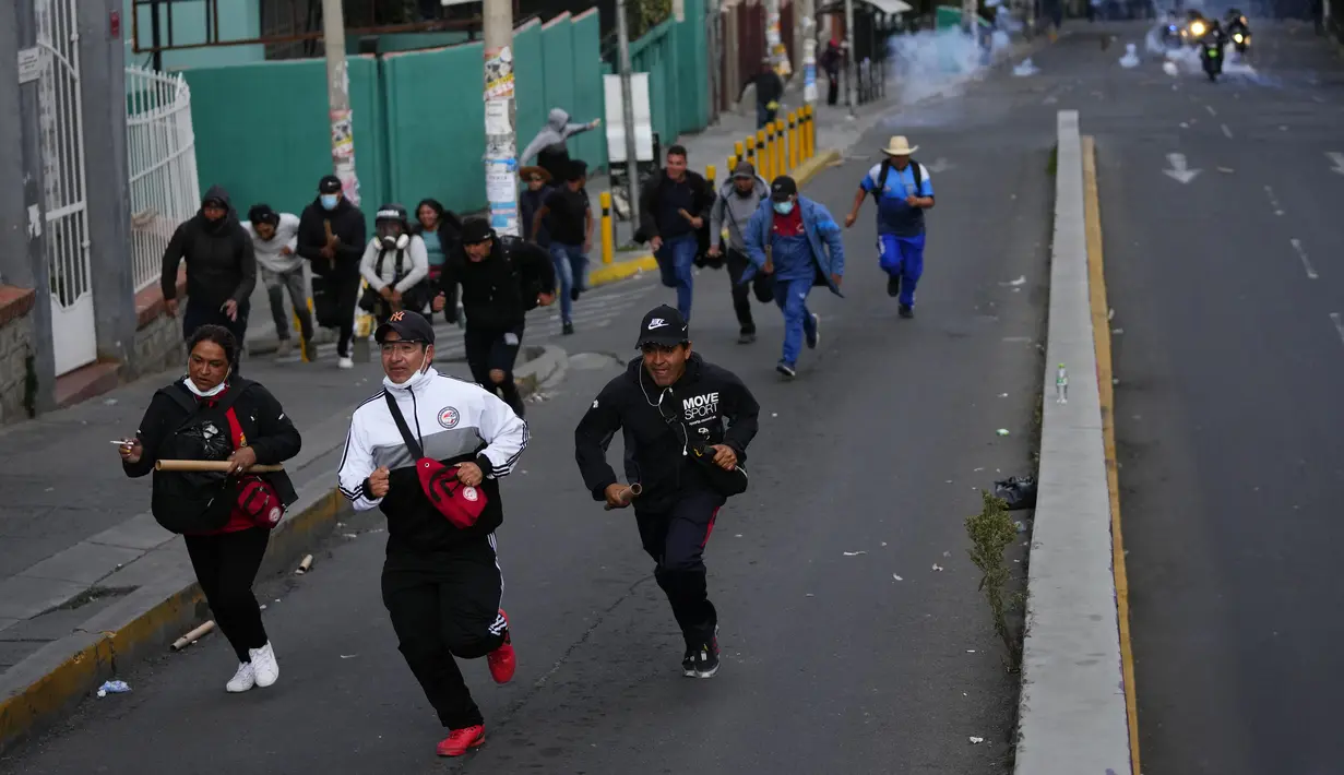 Tetapi para pemimpin guru mengatakan COB tidak mewakili mereka. (AP Photo/Juan Karita)