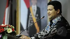 Ketua KPU, Husni Kamil Manik berpidato saat peresmian  'Pemilihan Kepala Daerah Serentak' di Kantor KPU, Jakarta, Jumat (17/4/2015). Rencananya pilkada serentak di 9 Provinsi dan 260 Kabupaten/Kota pada 9 Desember 2015 (Liputan6.com/Faizal Fanani)