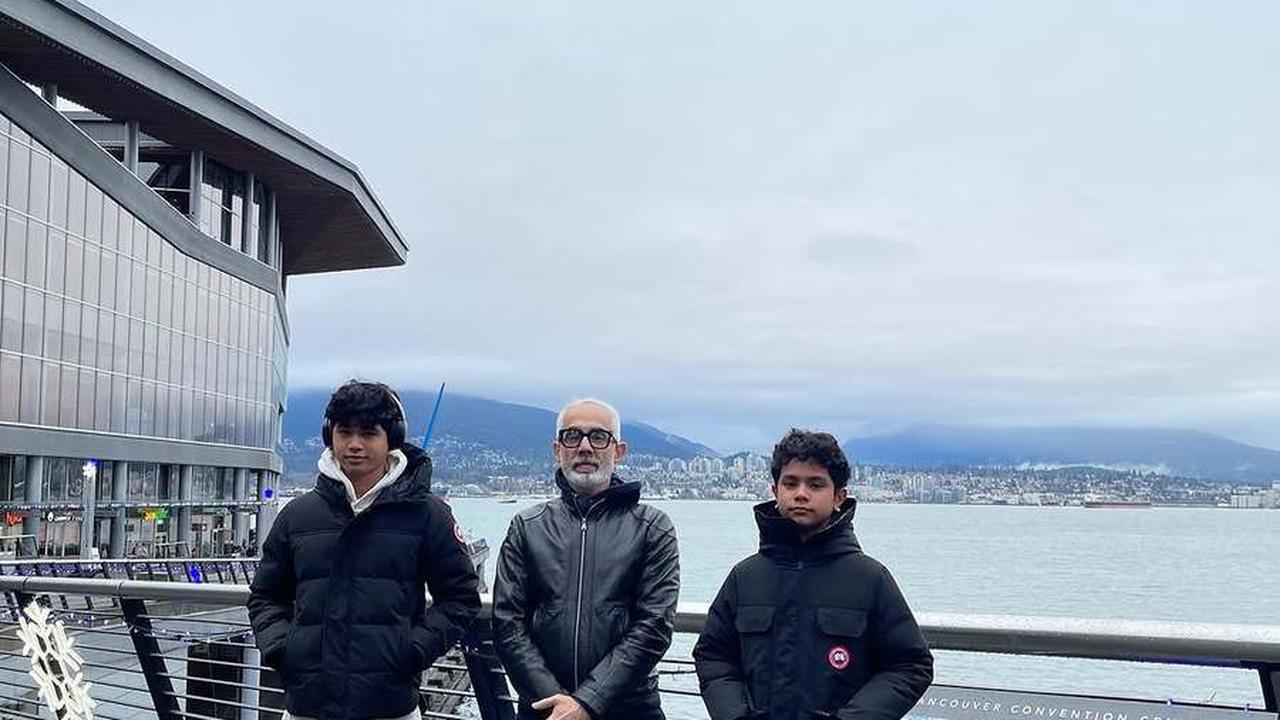 8 Potret Karan Singh Anak Sulung Bunga Zainal Nikmati Winter Holiday di Kanada, Salfok Posturnya Tinggi Banget