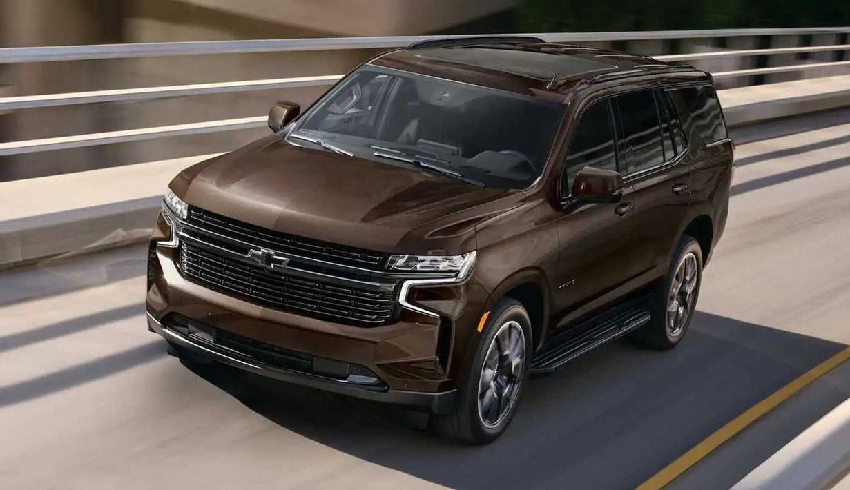 Chevrolet Suburban: SUV Amerika ini memiliki mesin yang sangat besar. Mobil yang sudah ada sejak 1934 ini menggunakan mesin 8.100cc V8 bertenaga 340 Hp pada 5.000 rpm. (Source: motor1.com)