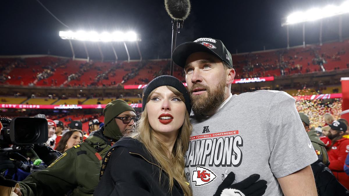 Taylor Swift - Travis Kelce Tunangan, Kate Middleton hingga Merek Donat Ternama Ikut Bereaksi
