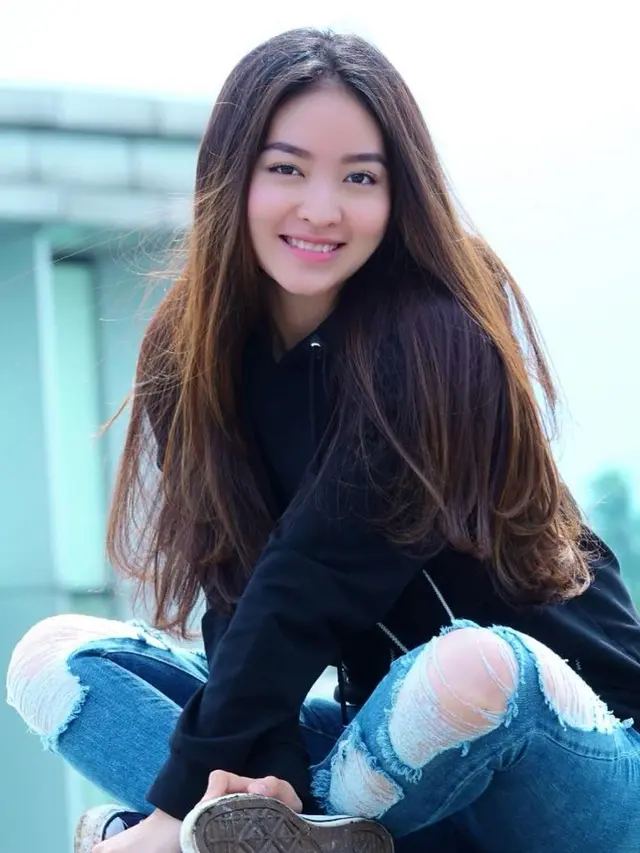 6 Gaya OOTD Natasha Wilona saat Berperan Jadi Cahaya, Bak Cewek Korea
