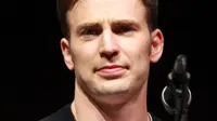 Chris Evans Buka Suara Usai Insiden Tak Sengaja Sebar Foto Mr P
