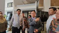Vice Chairman Lippo Group James Riady&nbsp;memamerkan contoh rumah subsidi ukuran 14 meter dengan harga&nbsp;mulai Rp 100 juta per unit,&nbsp; di lobi Nobu Bank, Plaza Semanggi, Jakarta Selatan. (Dok Lippo)