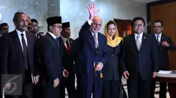 Presiden Afganistan Mohammad Ashraf Ghani didampingi Ketua MPR Zulkifli Hasan tiba digedung MPR/DPR, Komplek Parlemen, Senayan, Jakarta, Kamis (6/4). (Liputan6.com/Johan Tallo)